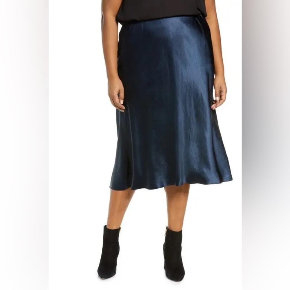 Vince
NWT Vince Plus Size Elegant Satin Slip Midi Skirt in Coastal Navy Blue - Picture 2 of 6